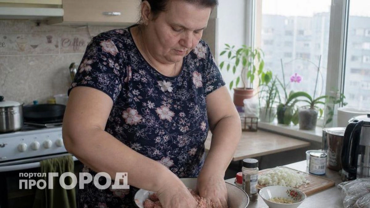 Перестаньте мучить мясо на сковороде: один простой шаг перед жаркой сделает котлеты невероятно сочными