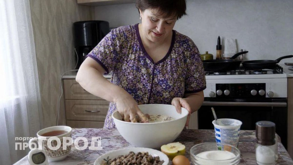 Забудьте про замачивание печени в молоке: добавьте в фарш этот дешевый ингредиент для идеальной мягкости