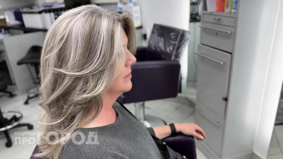 Забудьте про ежемесячные походы в салон: эта техника окрашивания делает седину незаметной на долгие месяцы