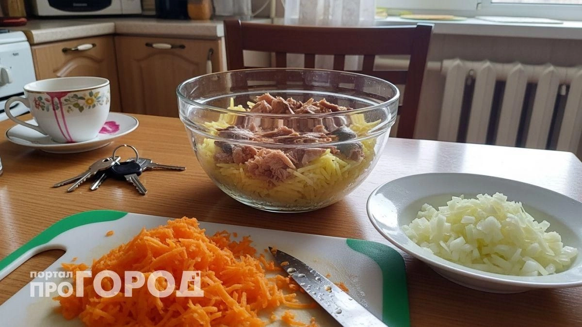Всегда клали рыбу вниз в Мимозе: объясняю почему это главная ошибка которая портит вкус вашего салата