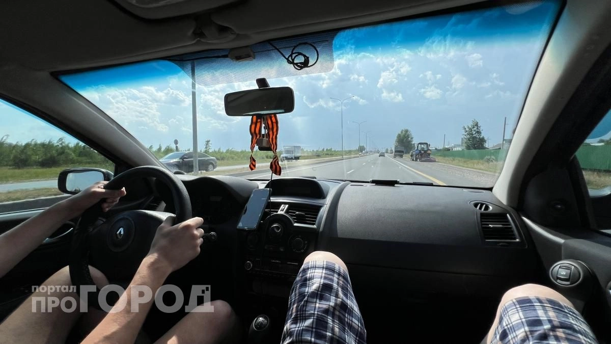 Хватит тратить топливо впустую: автомеханик объяснил, как на самом деле нужно прогревать мотор летом