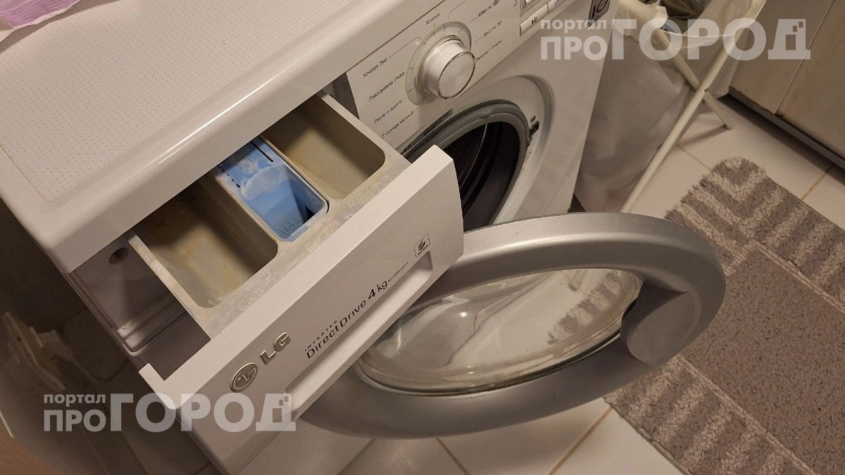 Мастер по ремонту объяснил реальную опасность открытой дверцы стиральной машины: вы делаете только хуже