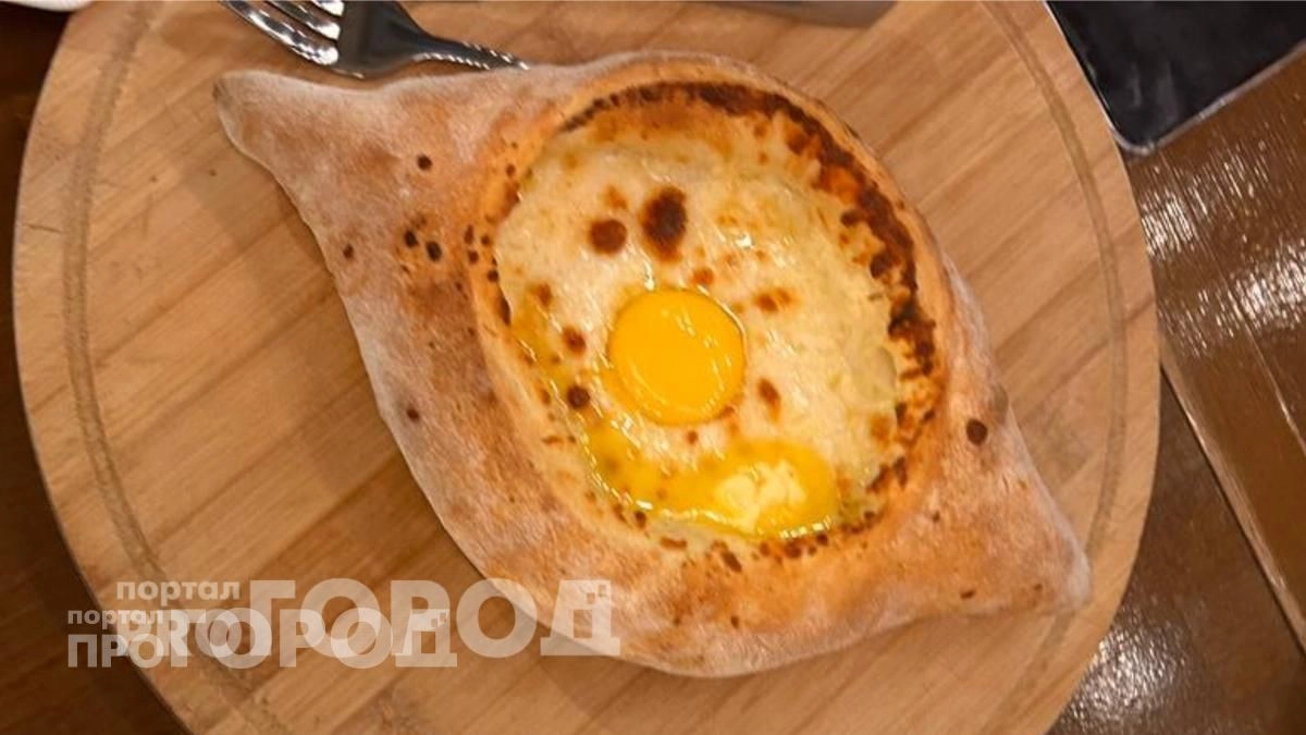 Хлеб и сыр есть в каждом холодильнике: показываю как за пять минут пожарить сочный хачапури на завтрак