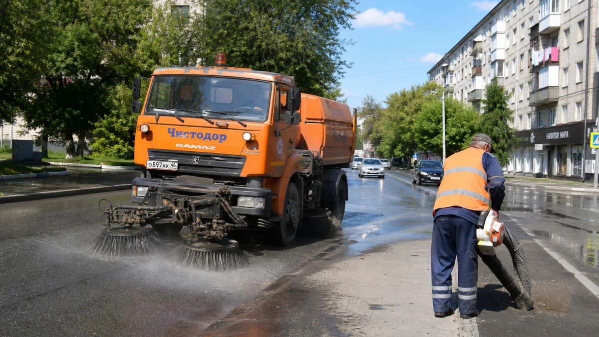 Ночью в Рыбинске моют дороги, чтобы не мешать трафику