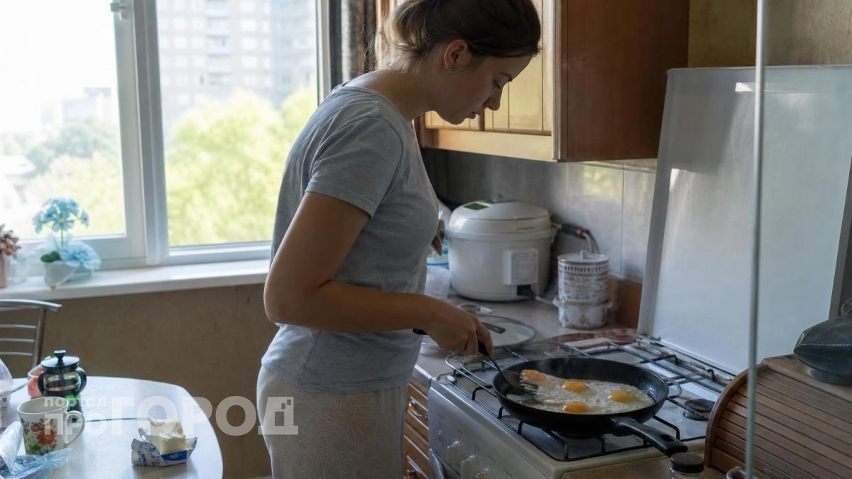 Перестаньте жарить яйца на подсолнечном масле: простая альтернатива сделает ваш завтрак полезным и вкусным