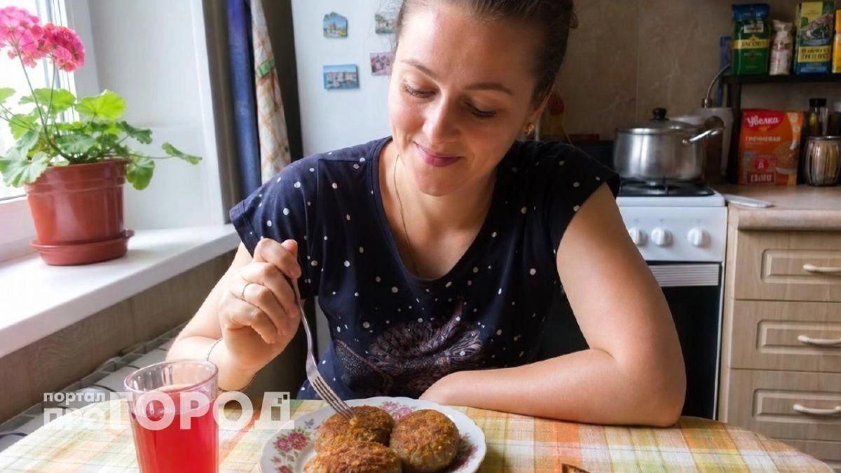 Забыла про фарш и сэкономила семейный бюджет: мои домашние котлеты из этого продукта едят с большим аппетитом