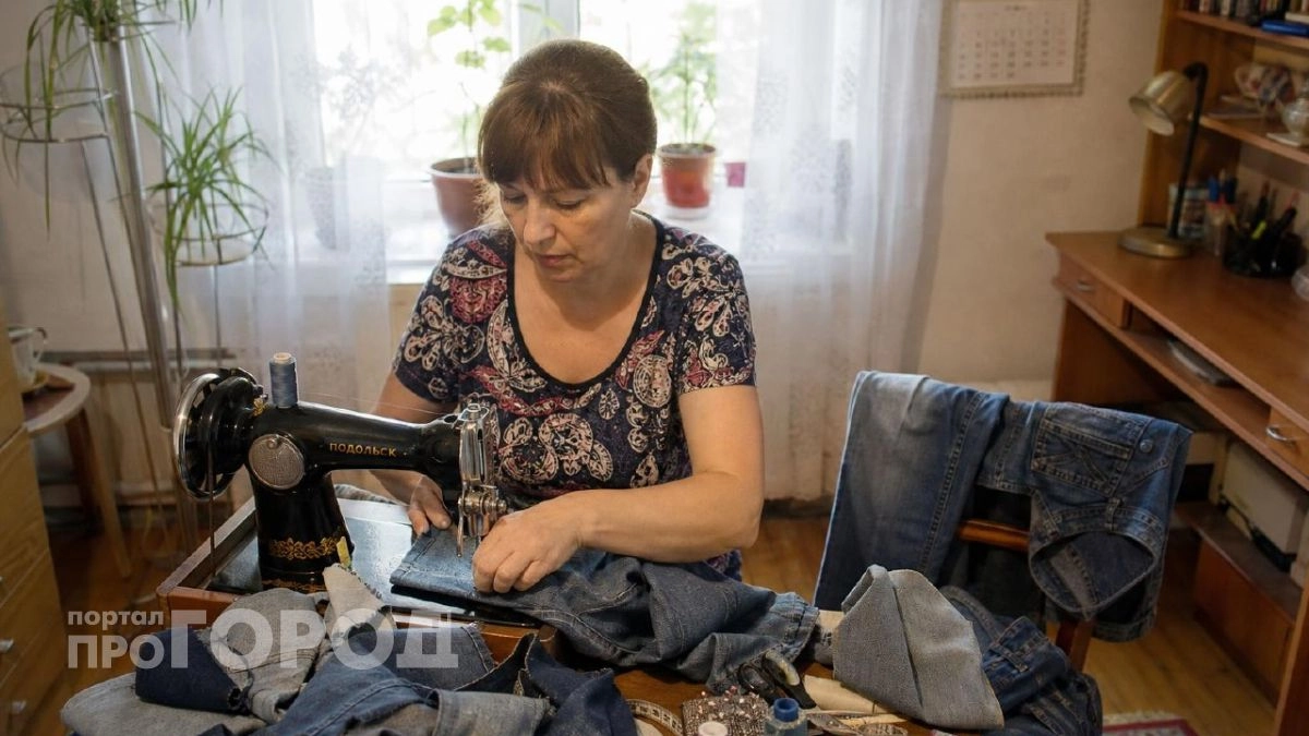 Перестала выбрасывать обрезки джинсы: показываю 5 простых способов превратить лоскуты в нужные вещи