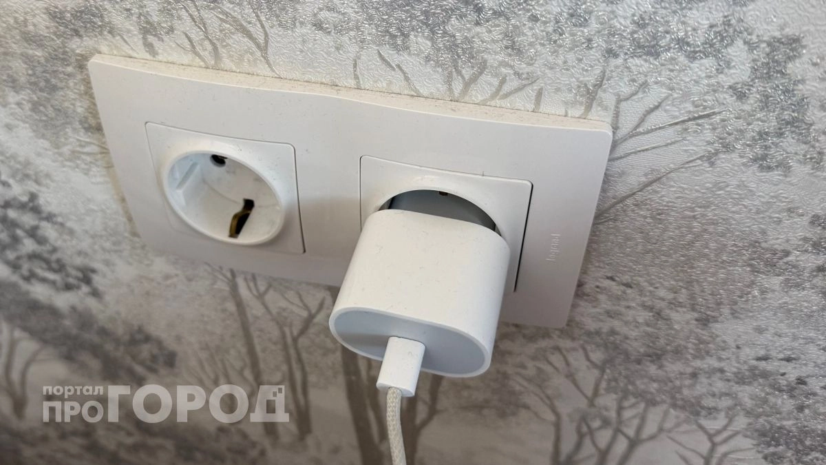 Протираю розетки этим дешевым средством: желтизна исчезает за секунды и пластик снова выглядит как новый