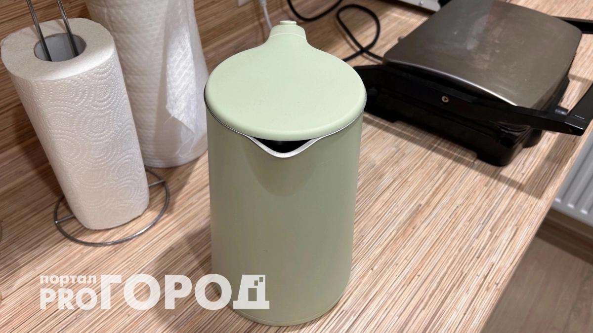 Перестаньте рисковать здоровьем на кухне: химики объяснили, почему повторное кипячение воды вредит организму