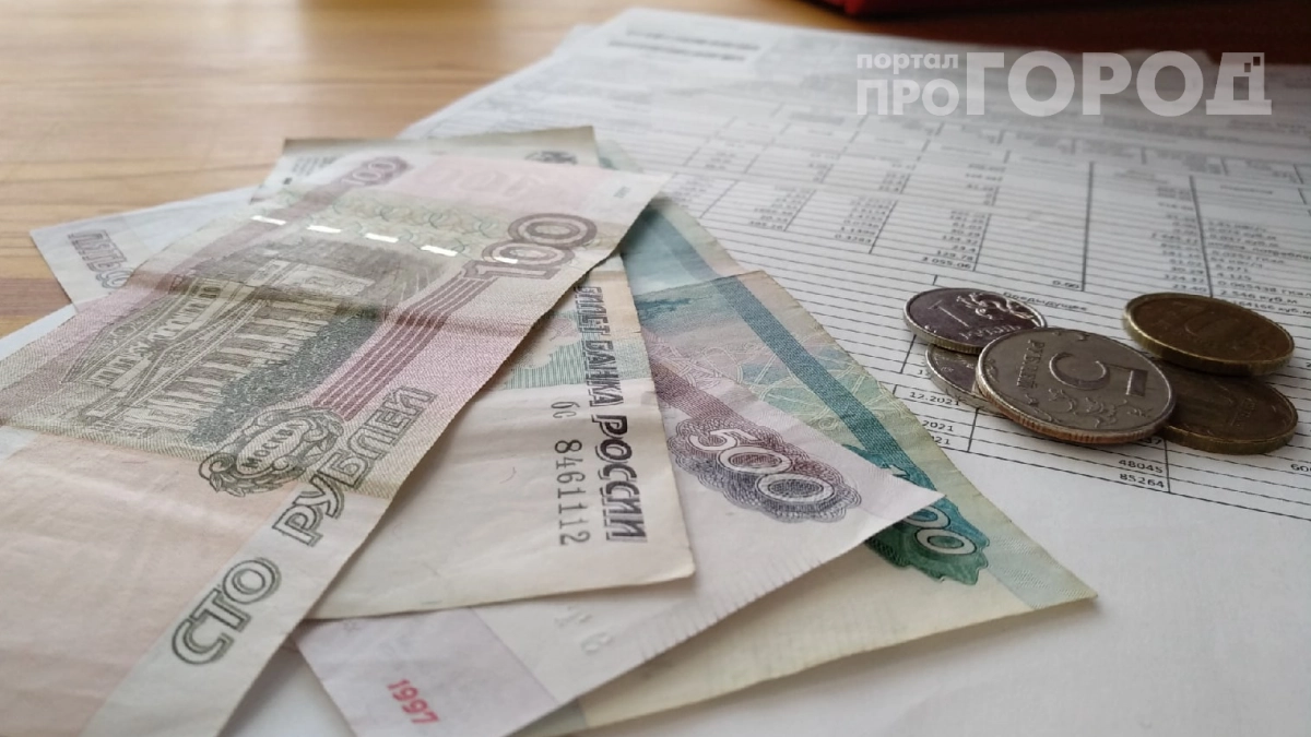 Собралась выкинуть пачку квитанций за квартиру: юрист объяснил, какой реальный срок спасет от огромных долгов