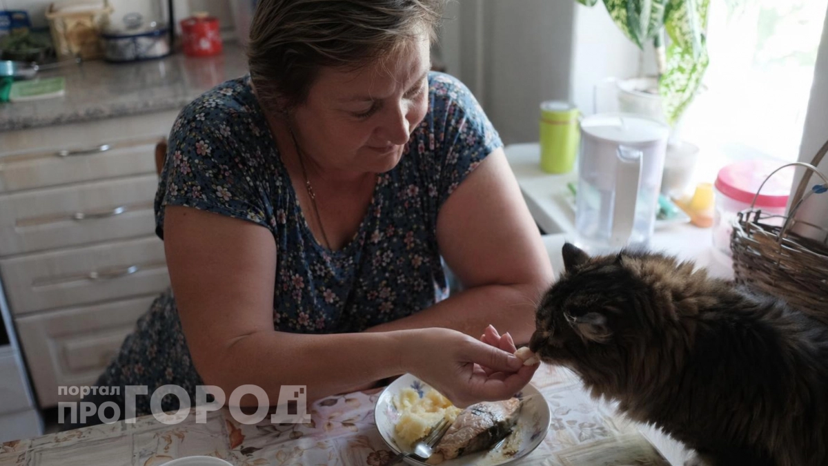 Вы невольно убиваете своего питомца: список запрещенных продуктов со стола, которые вызывают отказ органов