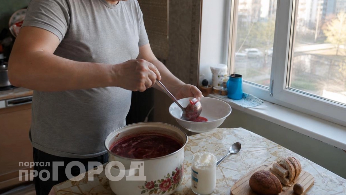 Больше не готовлю суп со свеклой: нашла в книге 1952 года два секрета идеального борща с рубиновым цветом