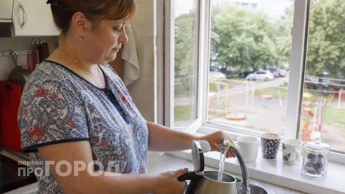 Перестаньте заливать горячую воду из крана в чайник: эта простая привычка медленно убивает вашу технику