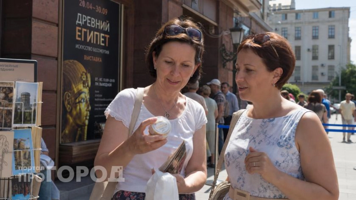Выкинула дорогой крем и перешла на продукты из холодильника: эта маска стирает морщины за одну ночь