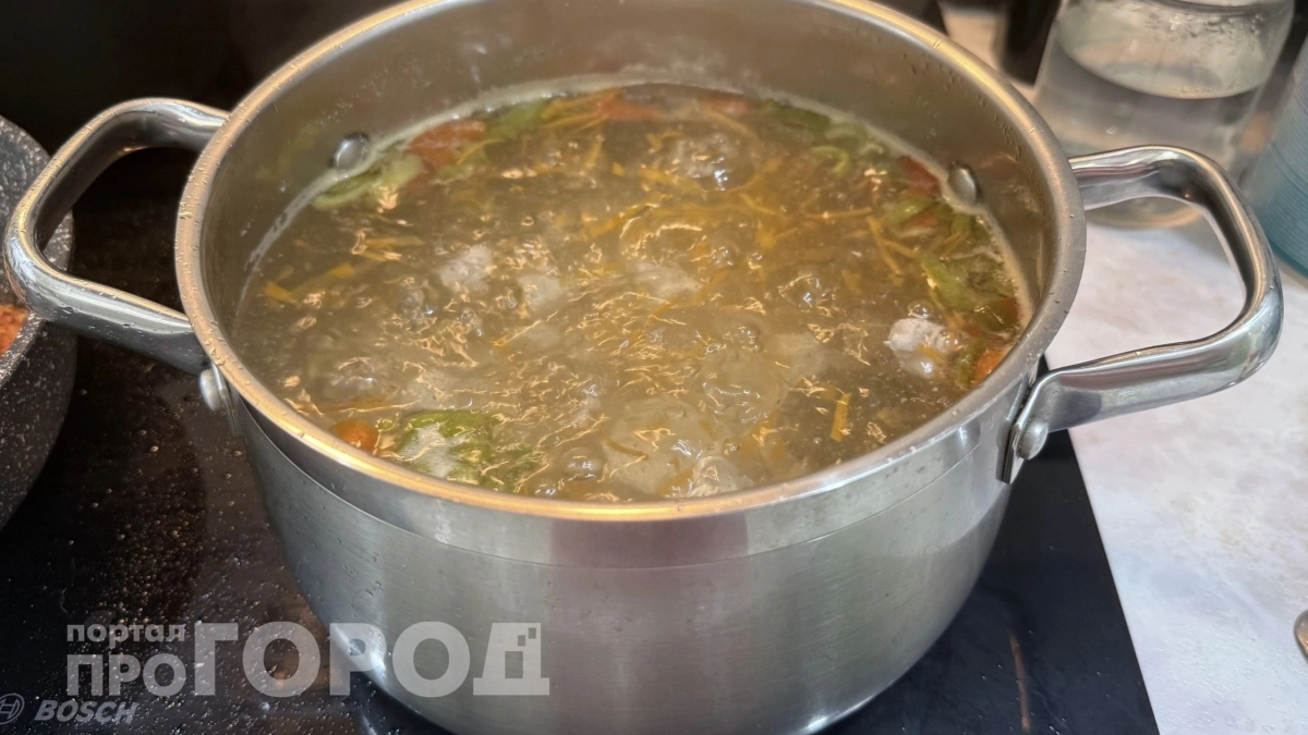 Ваш куриный бульон станет намного вкуснее: просто уберите из состава этот популярный продукт и замените его