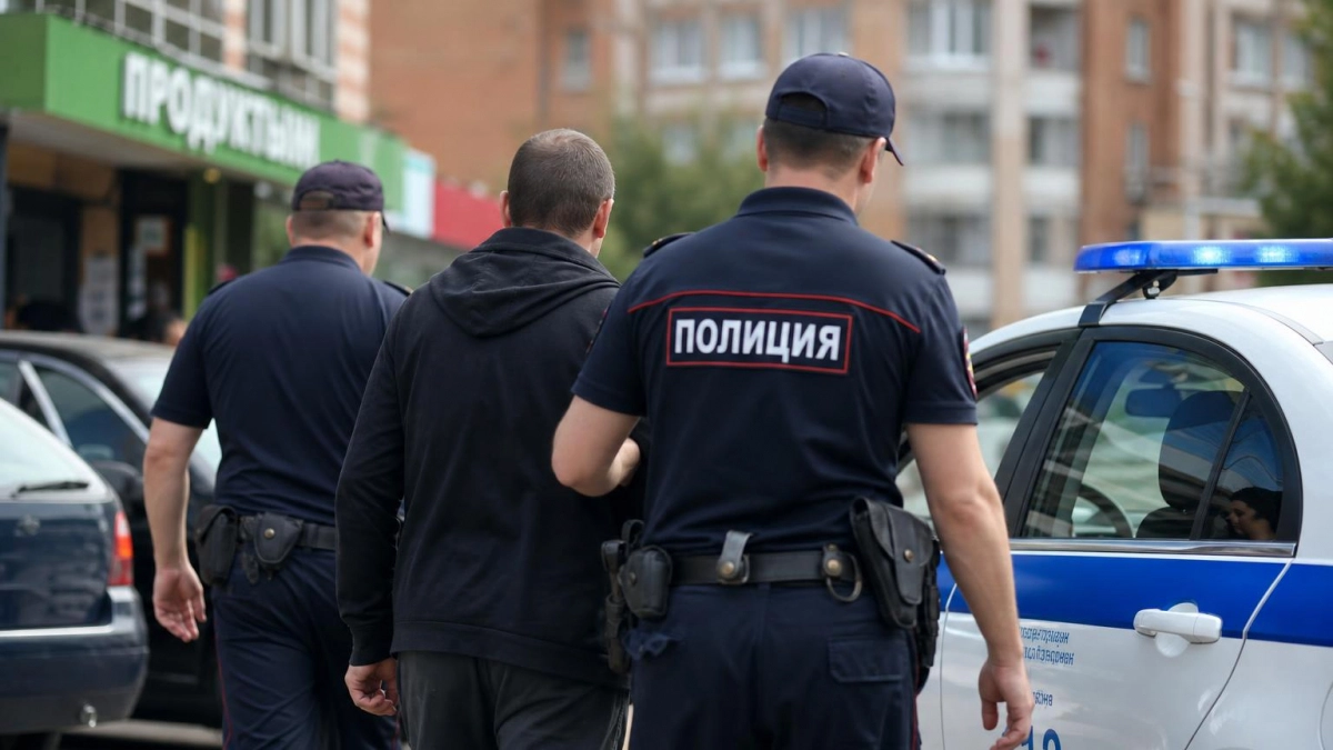 В Рыбинске задержали женщину, напавшую на продавщицу после кражи кофе и дезодорантов