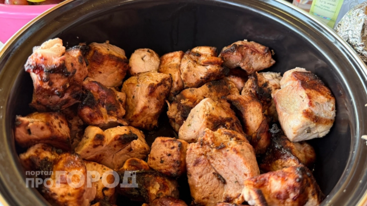 Хватит спонсировать мясников покупкой шеи: этот копеечный отруб даст вам самый мягкий шашлык в жизни