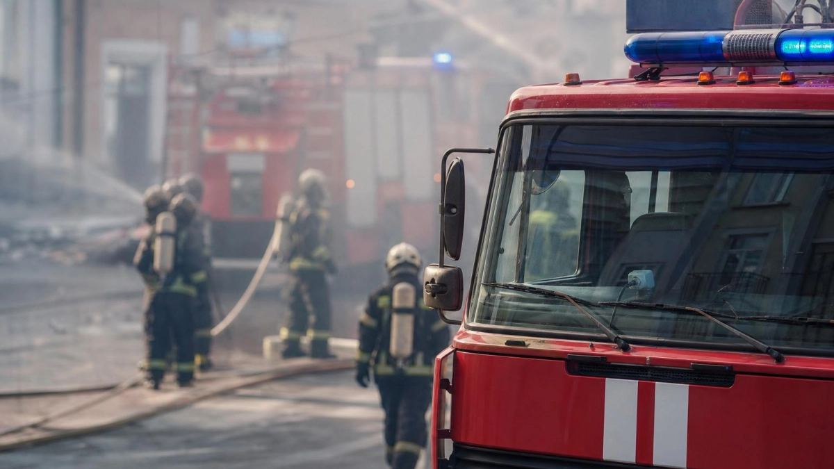 В Рыбинске при пожаре в заброшенном здании пострадали люди