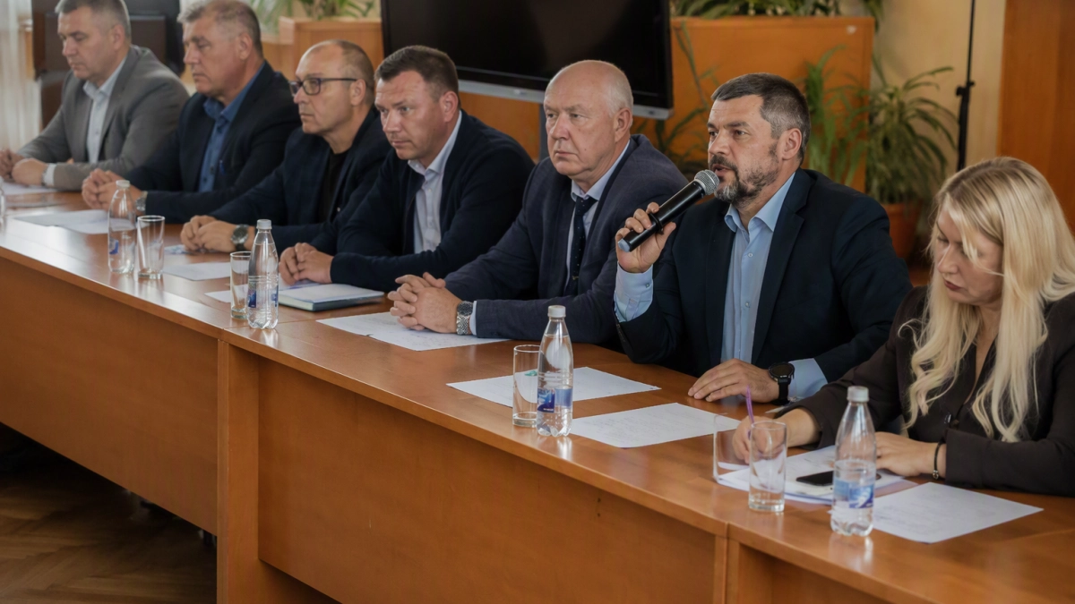 Глава Рыбинска обсудил с жителями в «Радуге» воду, крыши и дворовые проблемы