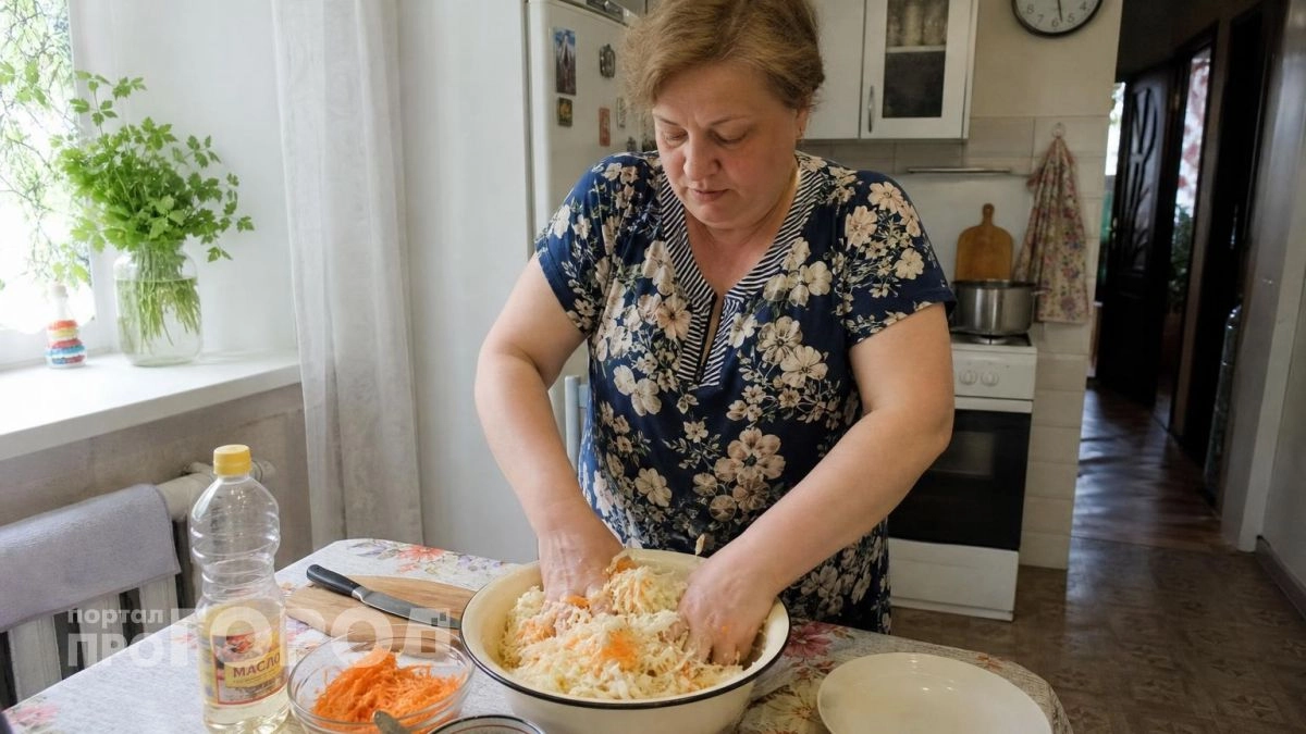 Забудьте про скучную квашеную капусту: эта острая закуска по-корейски готовится за минуты и съедается первой