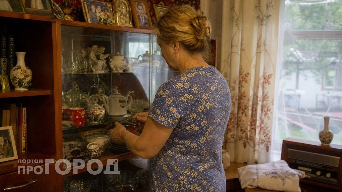 Хлам с Авито превращается в дизайнерский лофт: показываю простой способ обновить советский сервант за вечер