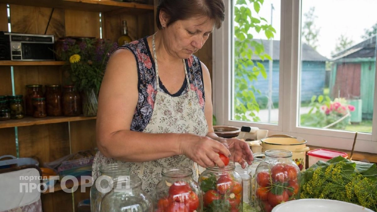 Больше не мариную помидоры по старинке: добавила в банки этот ингредиент и получила вкус как в Италии