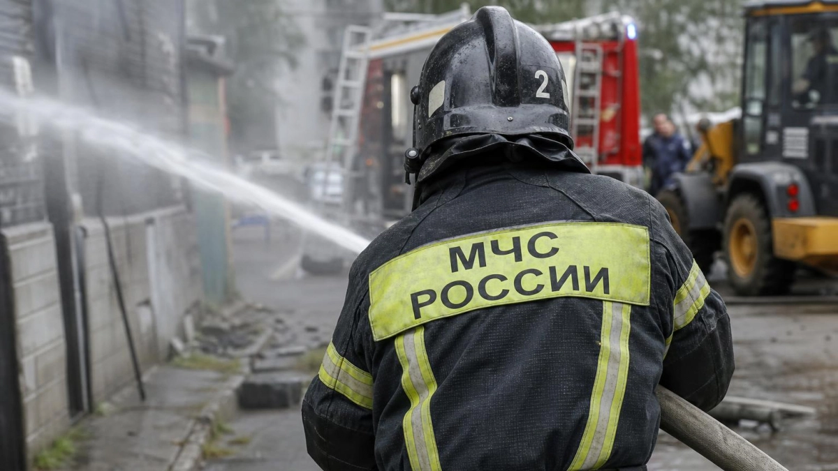 В Рыбинске и округе за сутки потушили заброшенное здание беседку и автомобиль