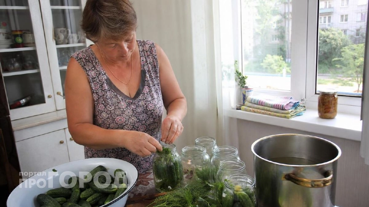 Добавляю один секретный продукт в маринад для огурцов: гости просят рецепт сразу после первой хрустящей пробы