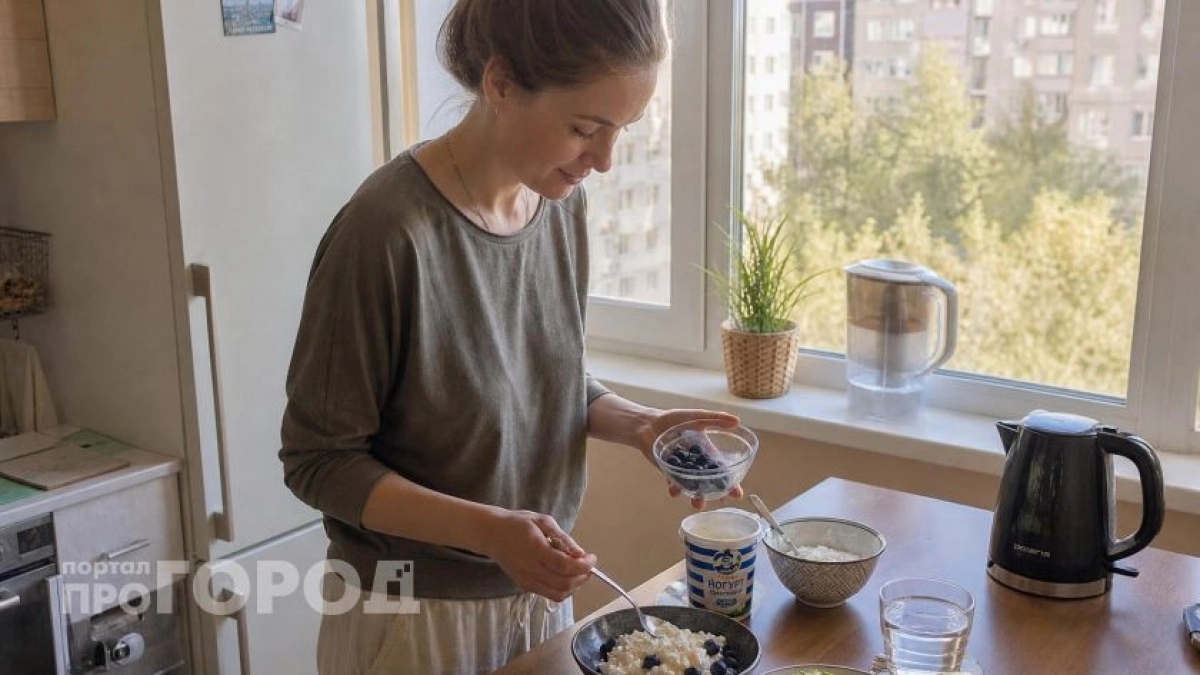 Выбросьте кофе из рациона: 5 простых продуктов для долгой энергии без сонливости и скачков сахара в крови