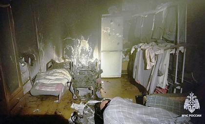 11 спасателей и собака: как за 19 минут потушили горящие кресла в квартире на Карякинской