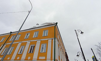 В Рыбинске потолки рушатся, а мокрицы ползают по квартирам