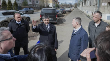 Губернатор Евраев проверил улицу Волочаевскую: 1,2 км дороги отремонтируют до конца июля